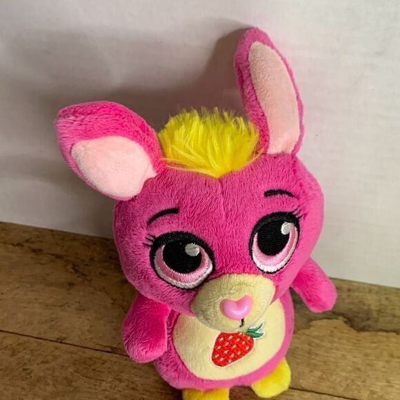 RARE Russ YUMMY PEEPERS “Berry Bunny” Scratch N Sniff  Strawberry Scent Toy - Picture 7 of 7